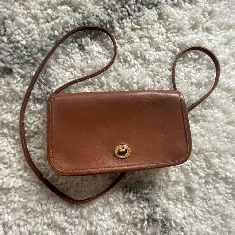 Vintage Coach “Dinky” Turn-lock Crossbody